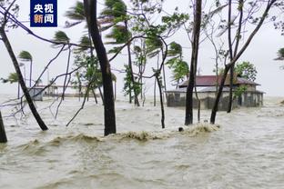 湖人VS雷霆述评：两个三分铁匠互相折磨！詹眉制霸 锋线碾压